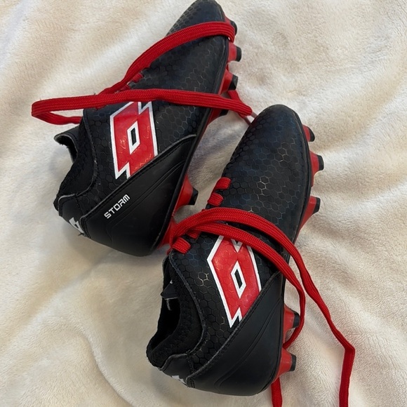 LOTTO Black and Red soccer cleats with Glossy Finish size 11 kids - Picture 9 of 10